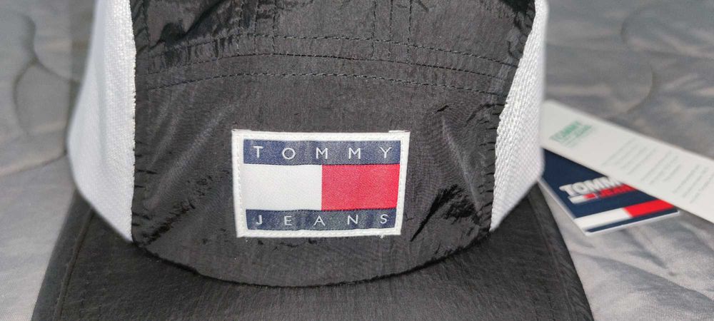 Tommy Hilfiger Шапка РАЗПРОДАЖБА