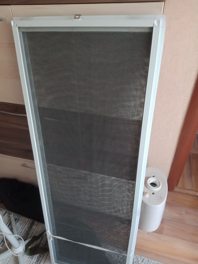 Продам москитную сетку три штуки