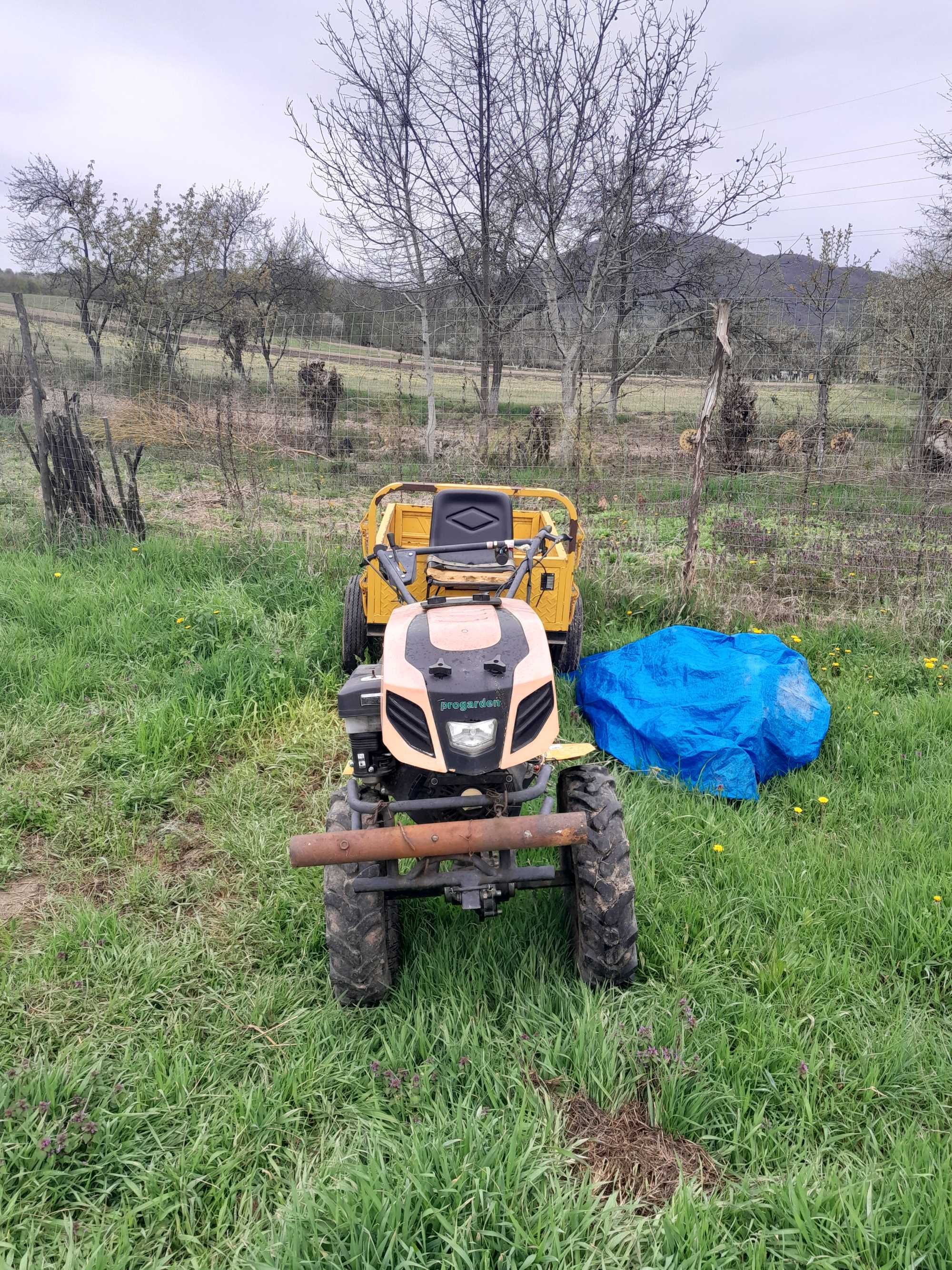 Vand Motocultor cu remorca plus accesori. 18 cp pe benzina.
