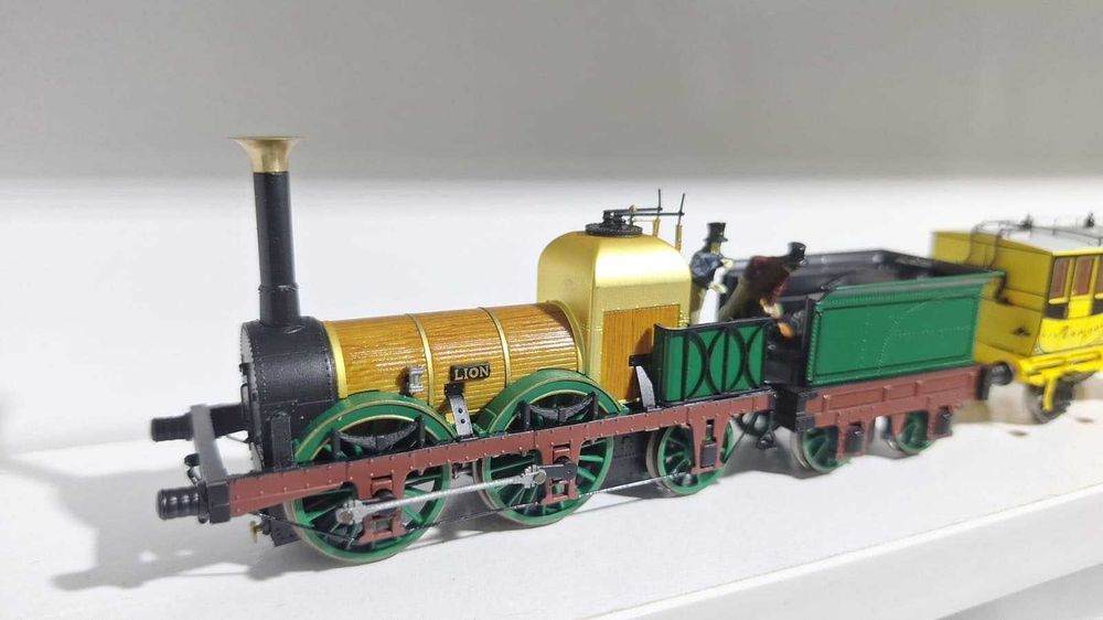 Set Locomotiva cu Abur Hornby+3 vagoane (1930 Lion)  (decodor Digital)