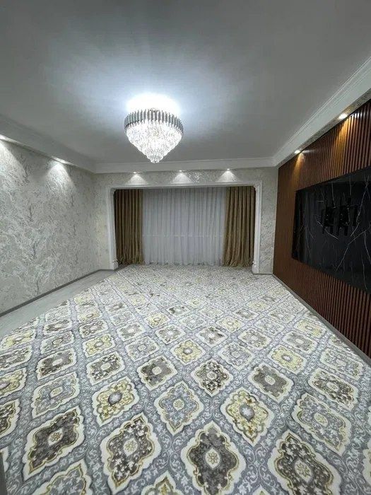 Сдается трёхкомнатная в Гафур Гуляме рядом с метро,