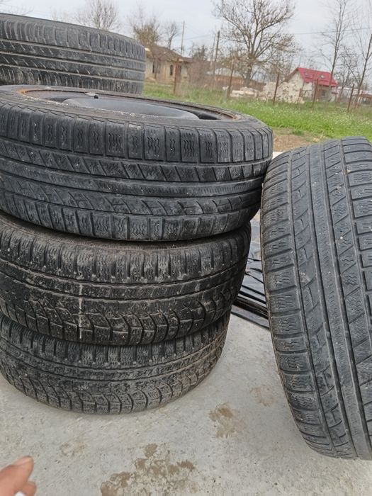 Se vând următoarele!