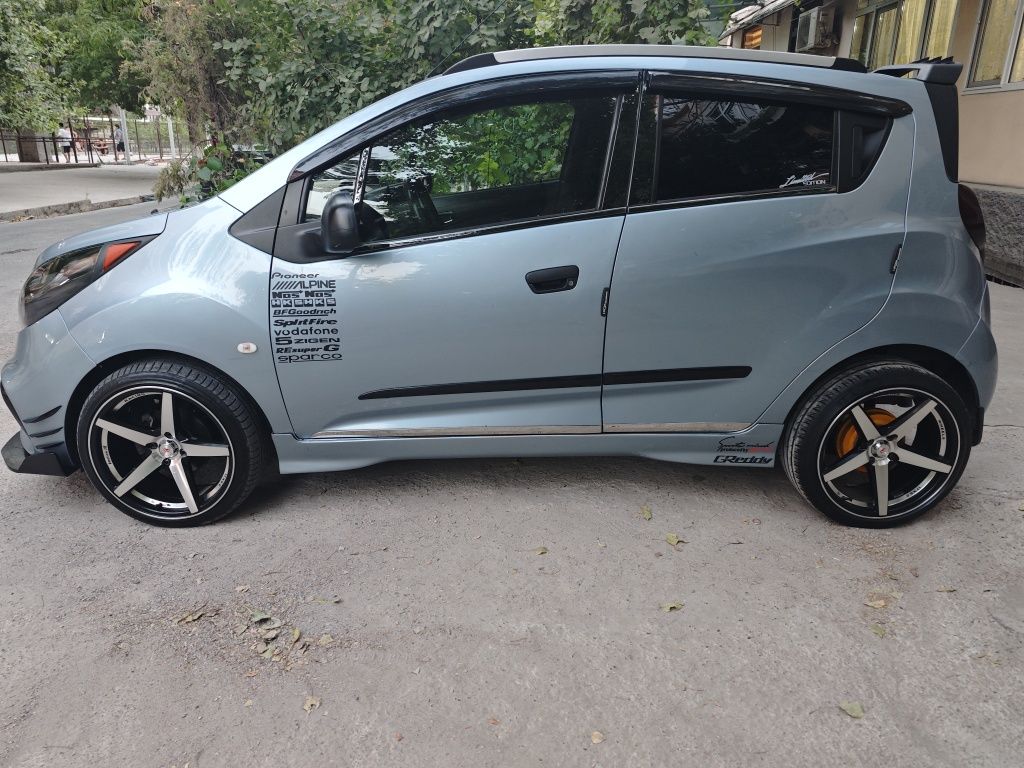 Chevrolet Spark 2012 года