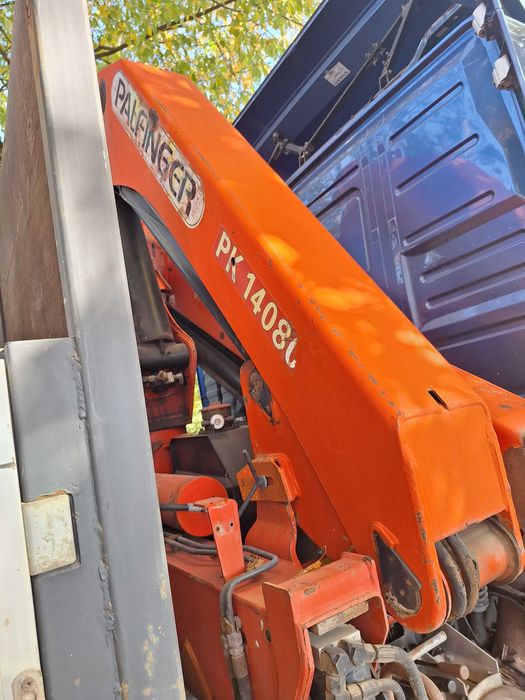 Camion cu macara