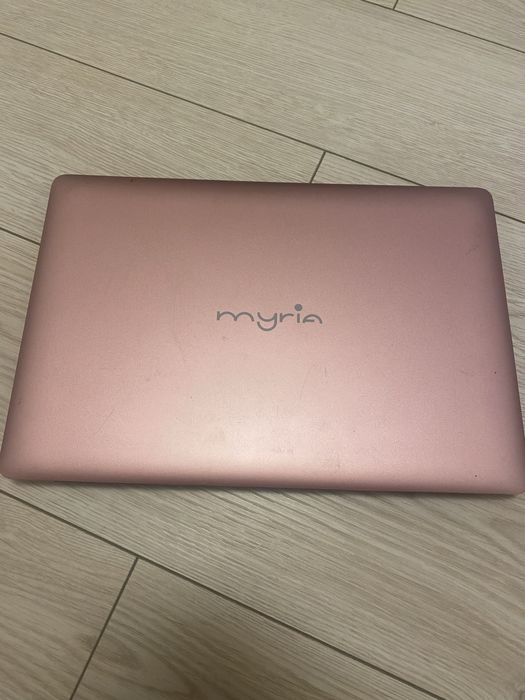 Laptop Myria 4GB RAM culoare roz