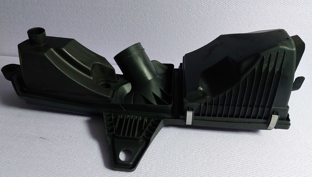 Carcasa filtru aer BMW F20 F21 F22 F30 F 31 F32 F33 F34 Cod 8511655