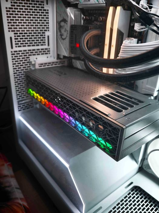 Placa video Sapphire Nitro+ AMD RADEON™ RX 9070 XT