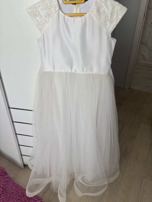 Продам нарядные платья