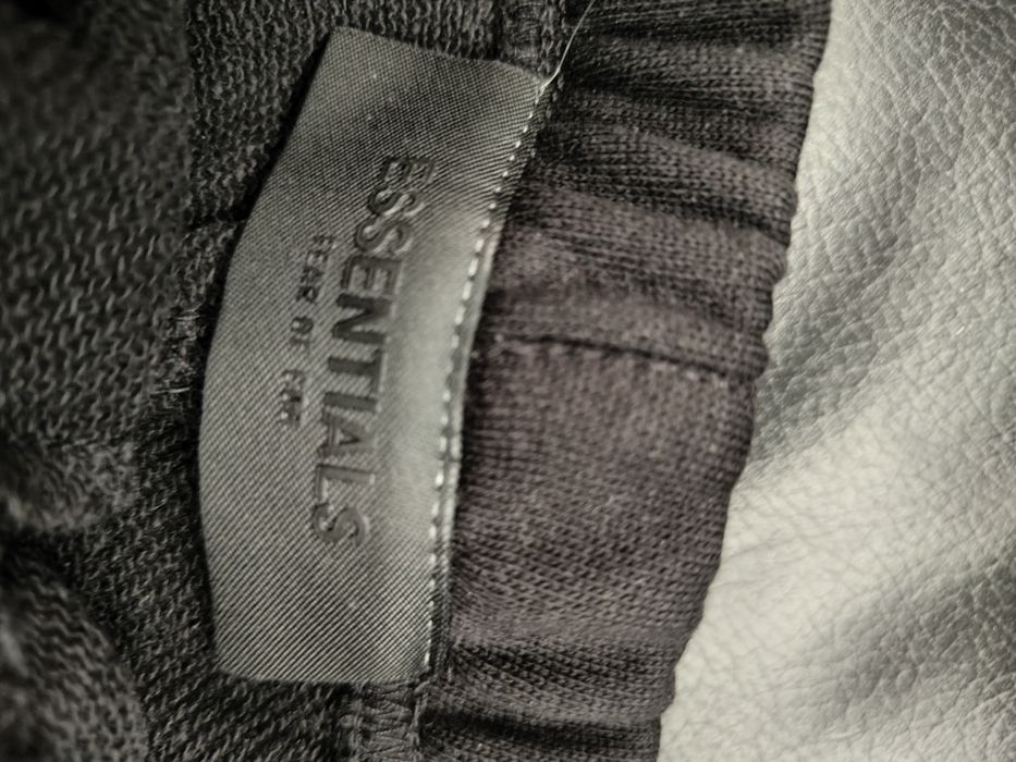 Pantaloni essential fog negri si gri