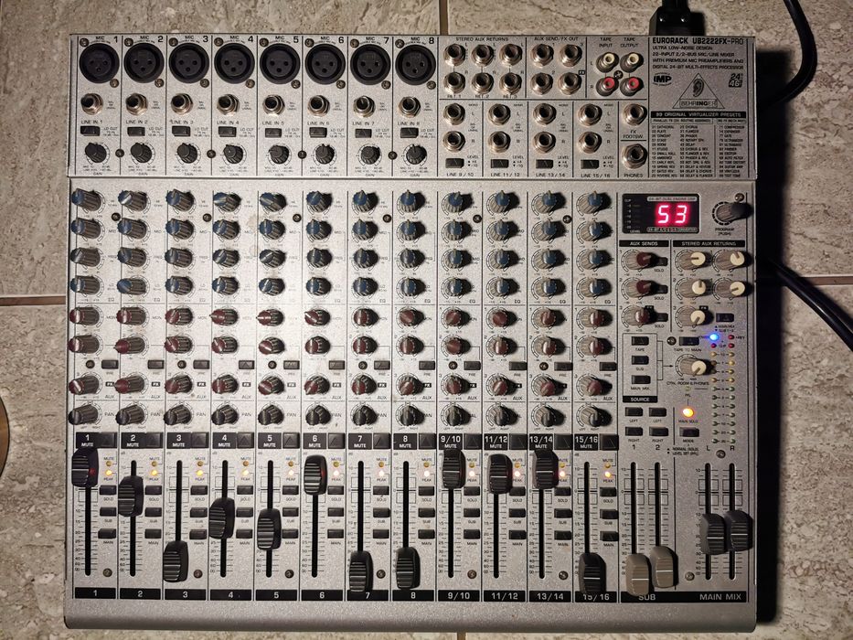 Mixer pasiv BEHRINGER Eurorak UB 2222 FX - PRO