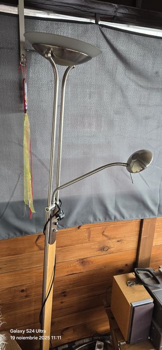 Lampi cu picior cu 2 lumini reglabile la intensitate