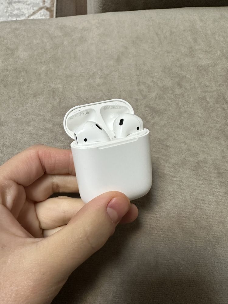 Наушники Apple AirPods with Charging Case (MV7N2ZA/A)