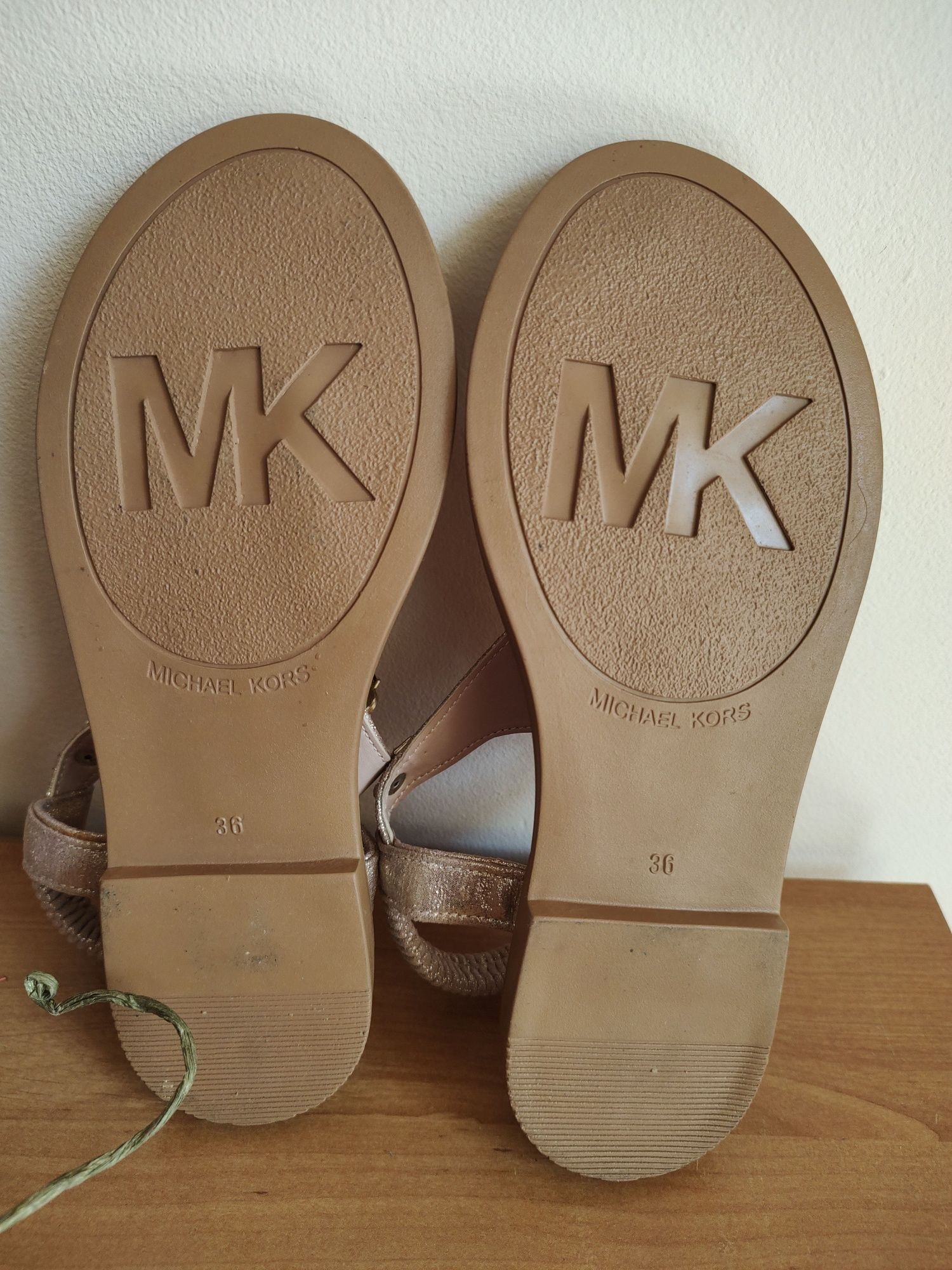 Сандали Michael Kors и сникърси Custome national