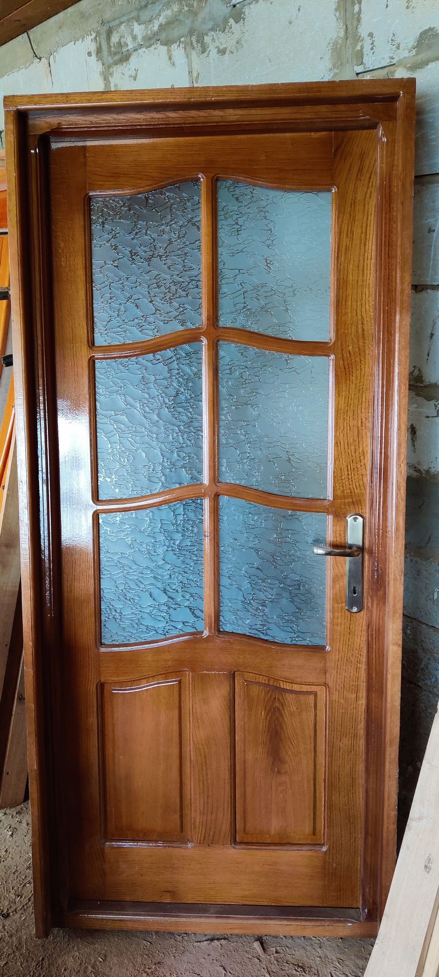 Vând uși intrare sau de interior din lemn masiv