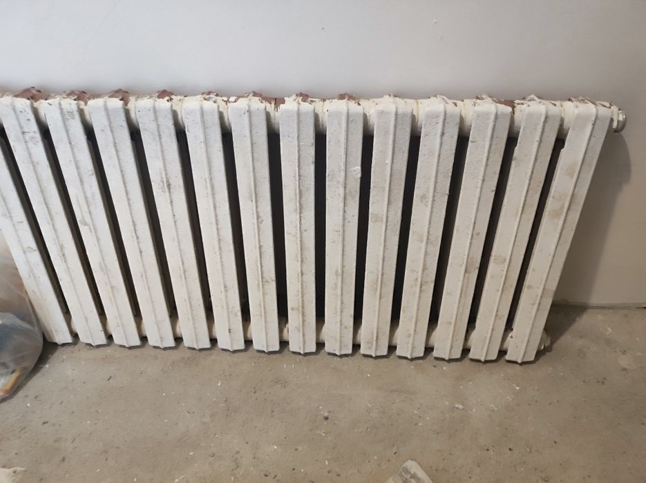 Чугунные батарей в рабочем состояний целые не притикают.