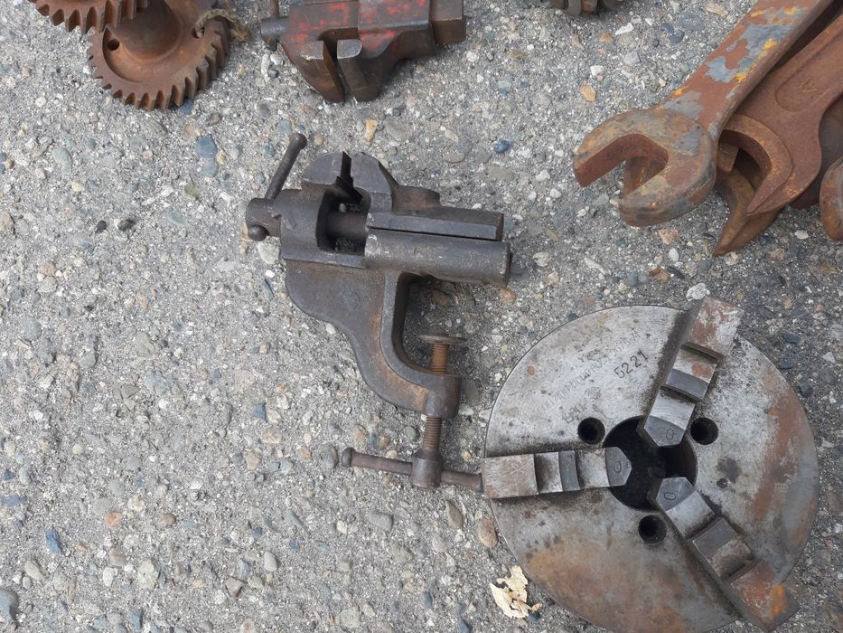 Продам тесы средние и другой инвентарь.