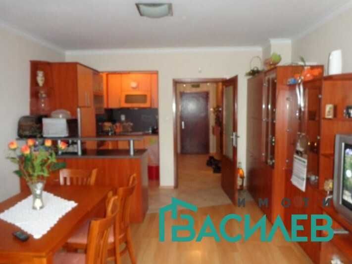 Дава се под наем Двустаен апартамент в София, Център - 72 кв.м за 511 € - Снимка #1