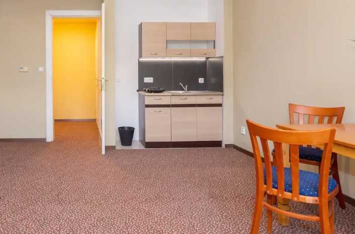 Дава се под наем Двустаен апартамент в Пловдив, Старият град - 66 кв.м за 290.7 € - Снимка #2