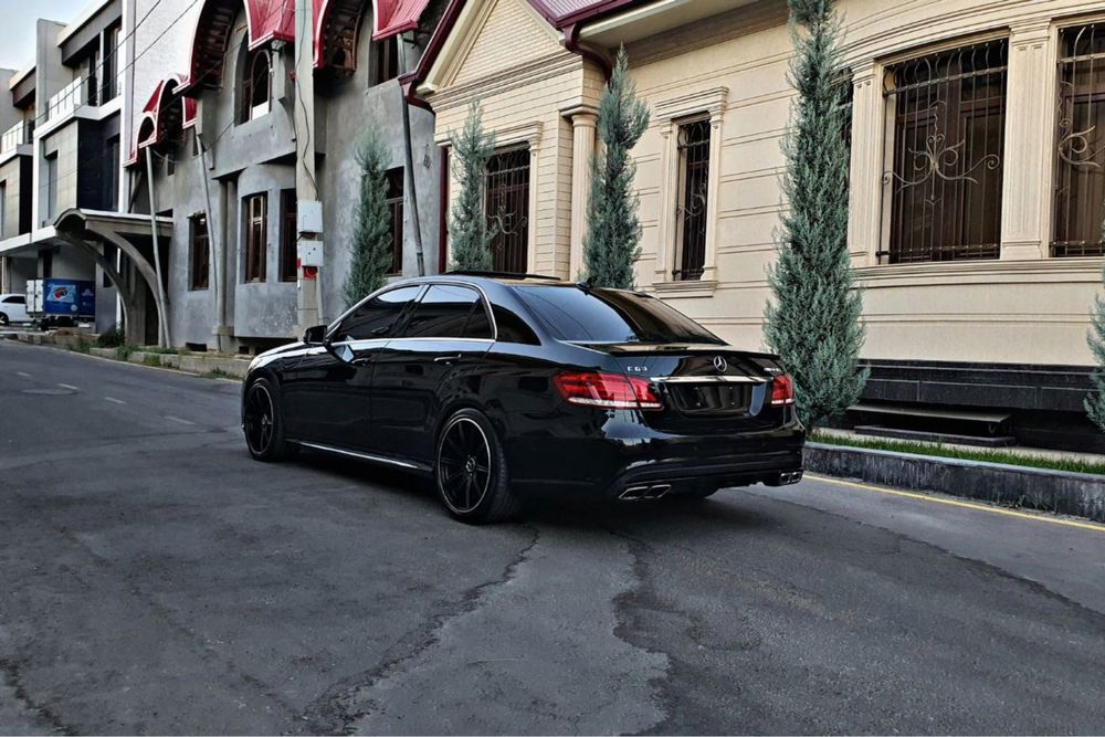 Mercedes Benz AMG W212 E63 Body Kit Состаяние Зор