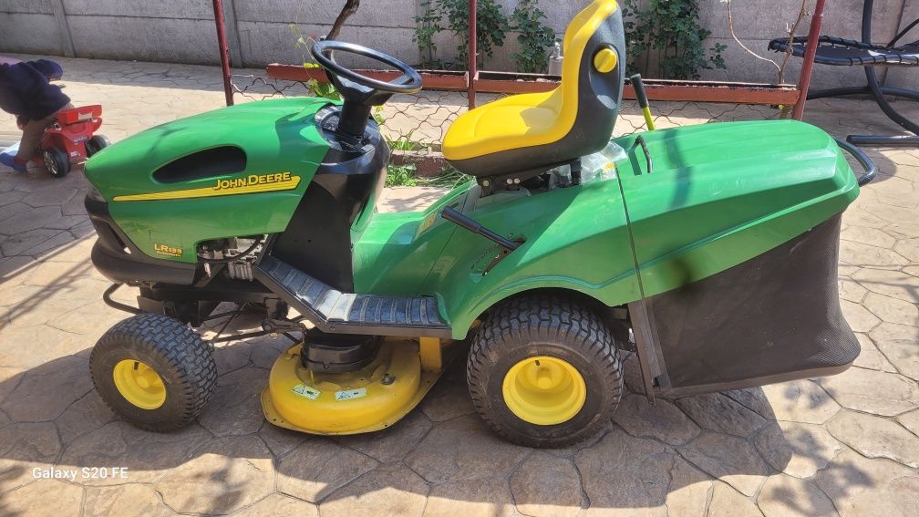 tractoras gazon John deer