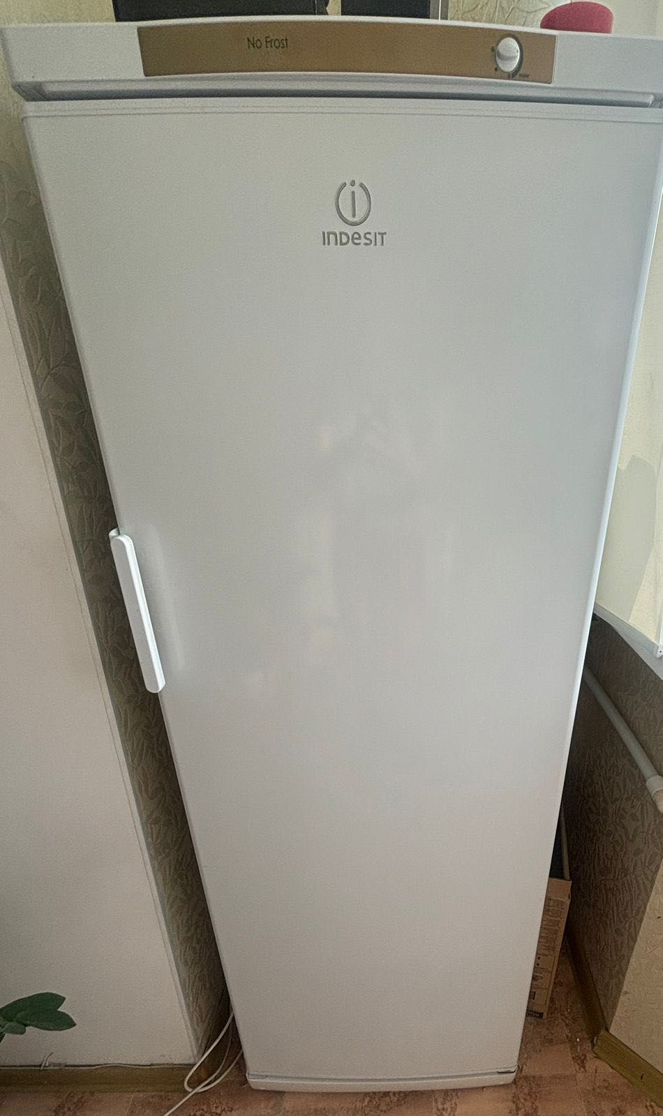 Продам морозильник Indesit в отличном состоянии