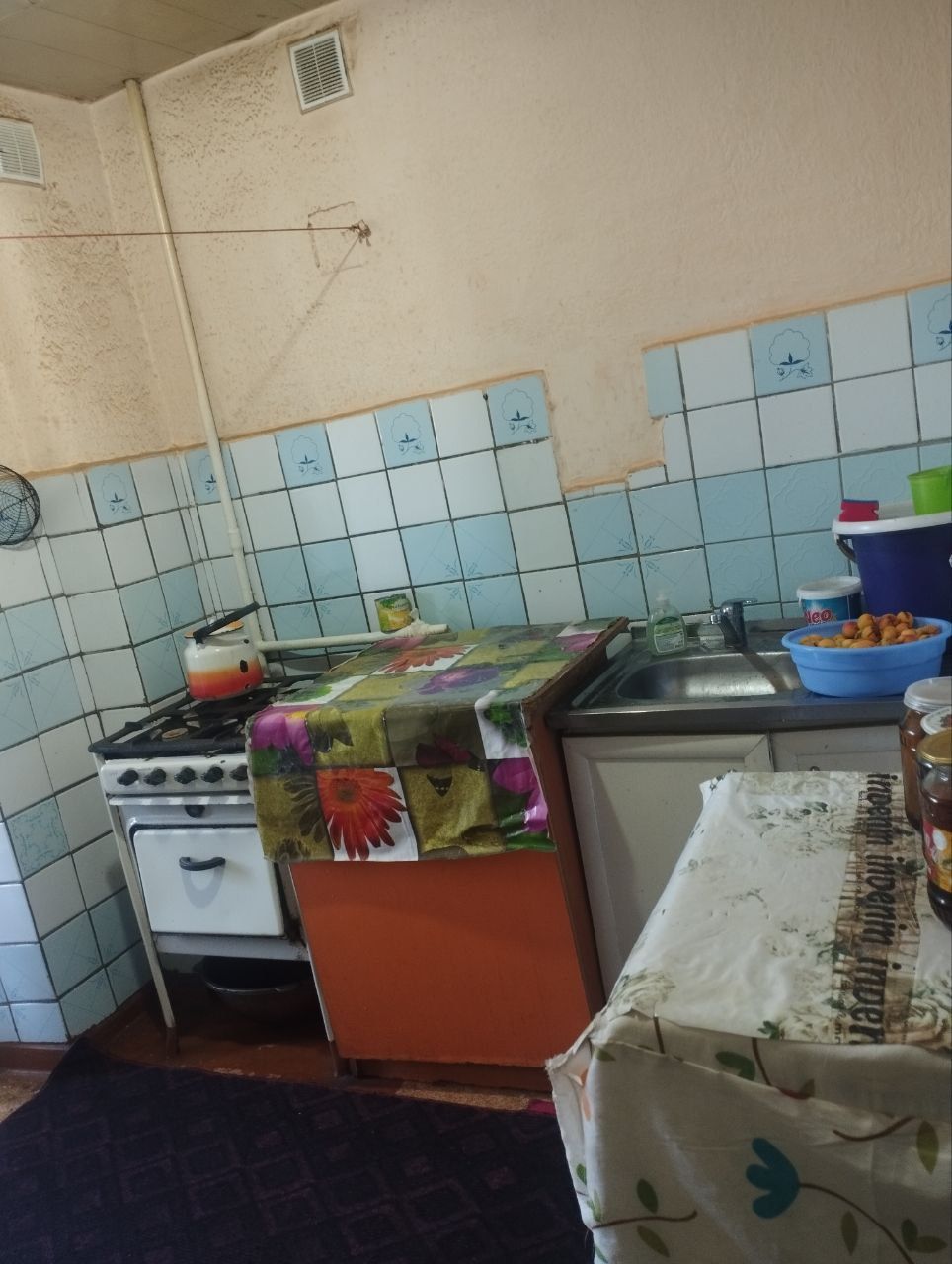 Chirchiq buston sanatoriyasida dom sotiladi narxi 50000 $ 3 xonali