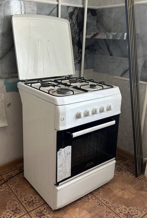 Продам газ плиту, двери, раковину