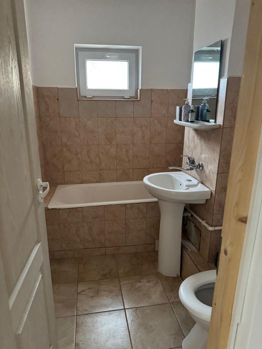 Închiriez apartament