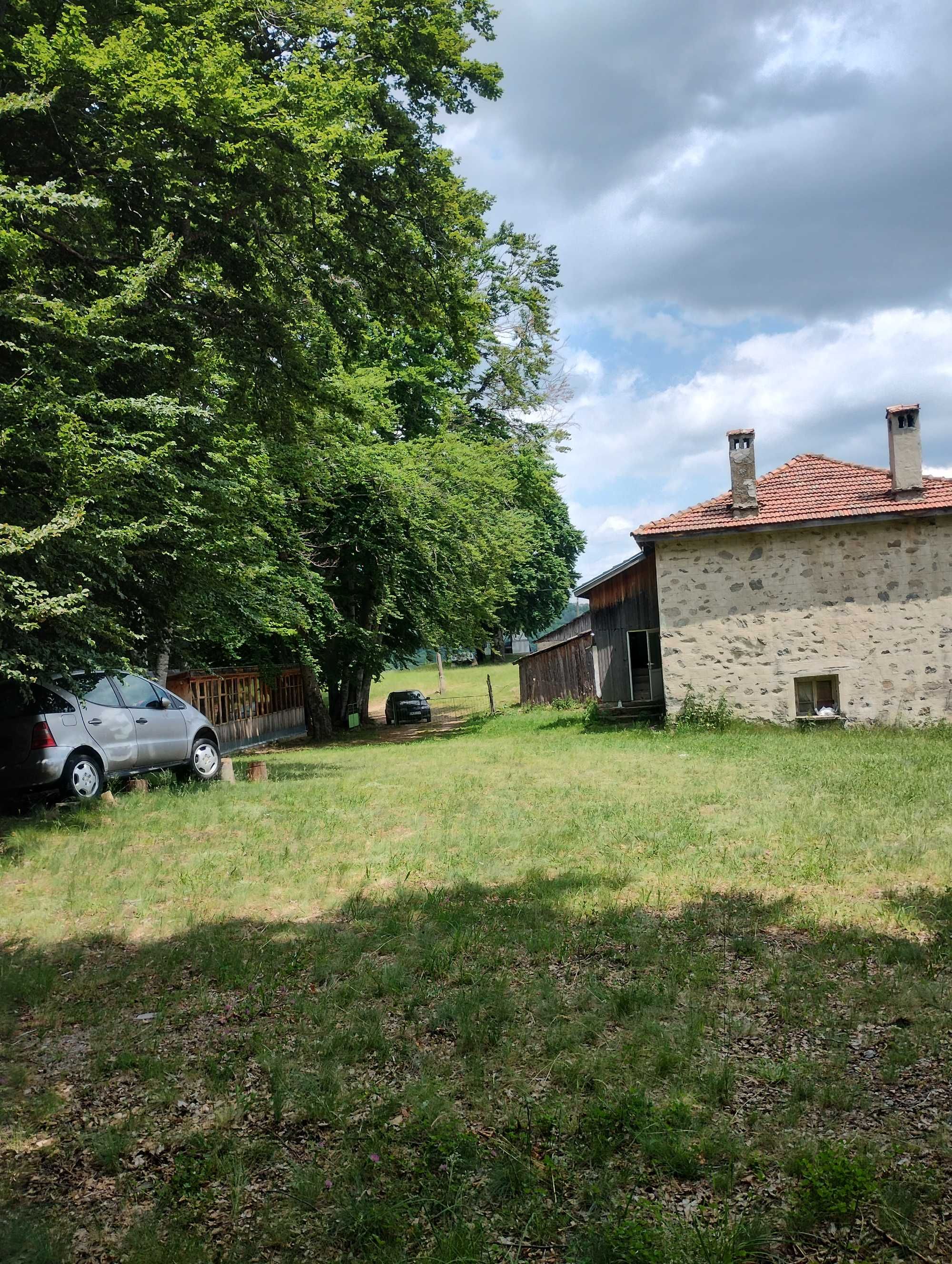 Продавам къща в село Стърница община Баните