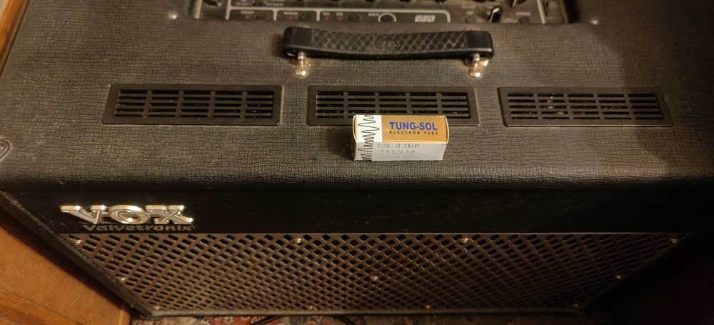 combo chitara electrica Vox Valvetronix AD50VT-212 50w  lampa tung sol