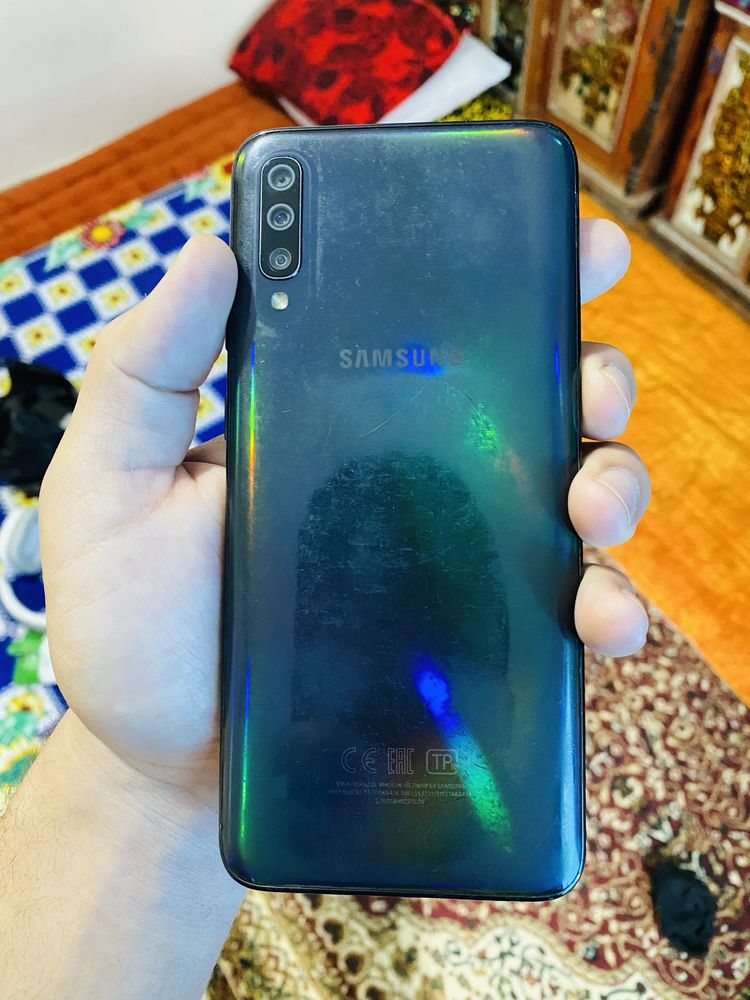 Samsung a70 6/128gb