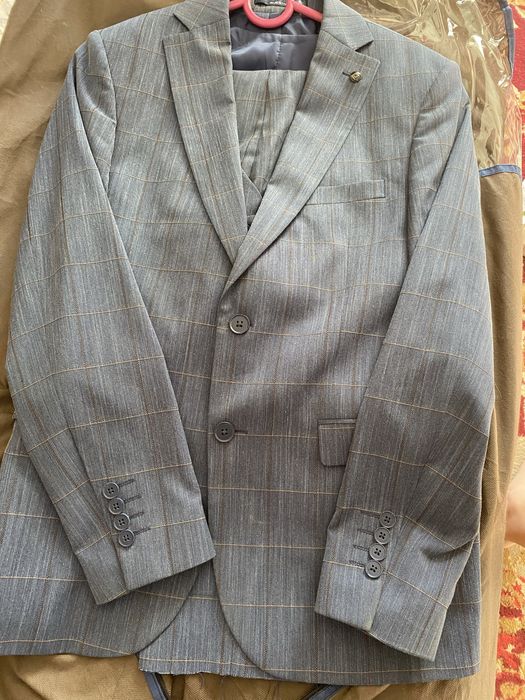 Мужские костюмы