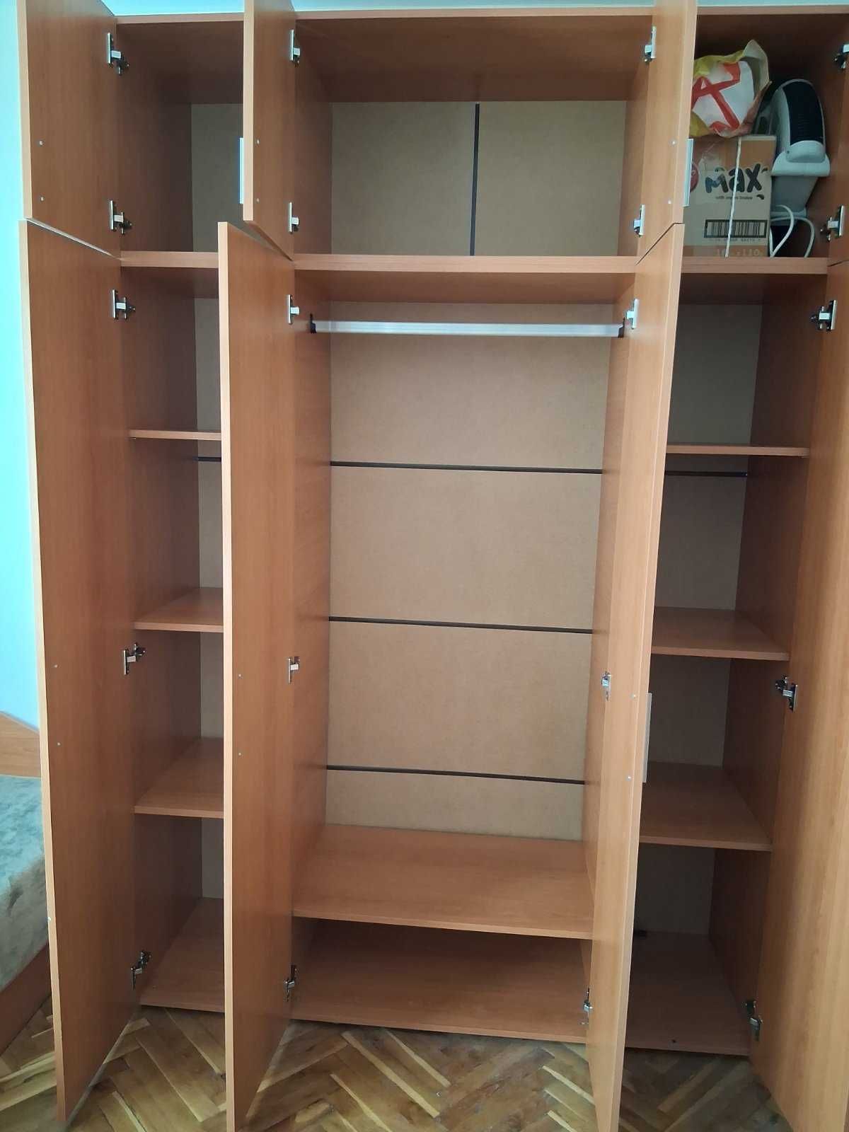 Продавам гардероб + легло с матрак