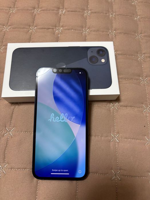 Продавам IPhone 13