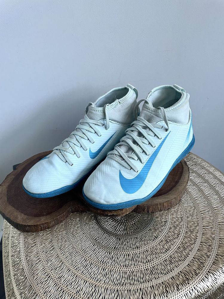 Футболни обувки Nike -  номер 33,5