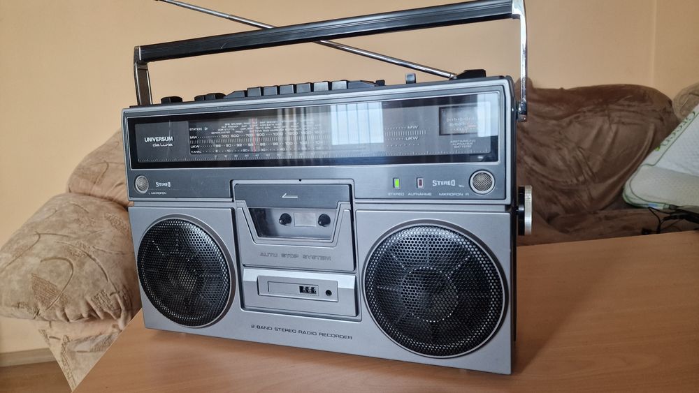 Радиокасетофон Universum de Luxe