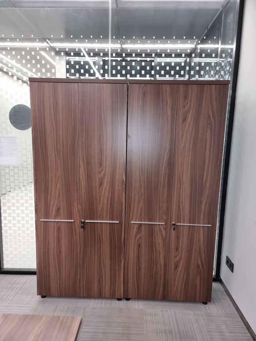 Мебель: шкафы, столы итд