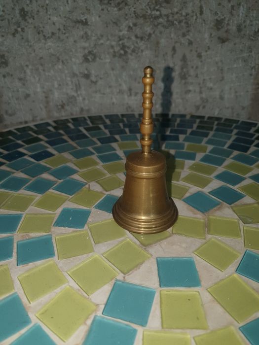 Стар месингов звънец