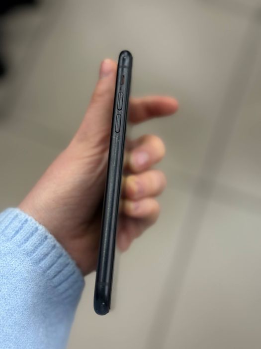 Продам iPhone XR