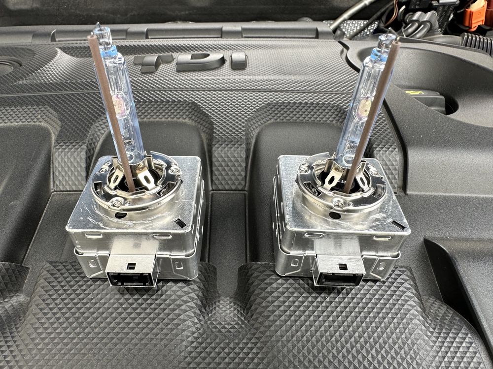 Оригинални ксенонови крушки D3S 35W  Philips Skoda Vrs