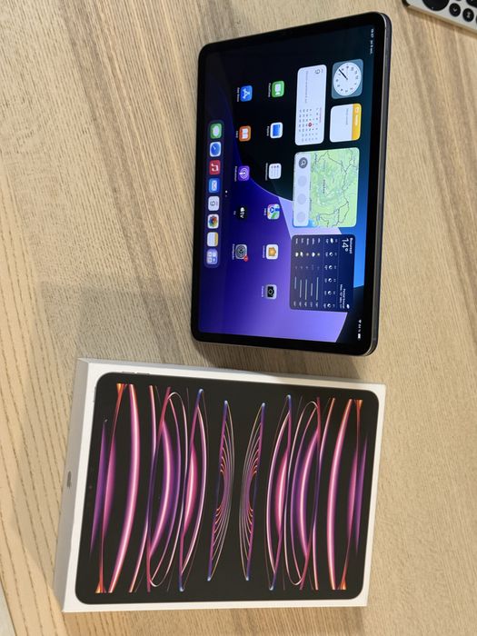 iPad Pro 11" M2 Cellular 5G, pachet complet + husa folio Apple