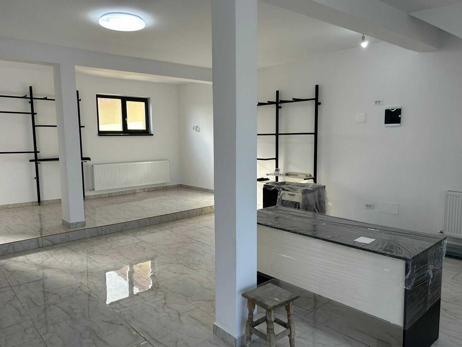 Spațiu Comercial Modern de Închiriat - 240 mp Utili, 3 Etaje, DJ248