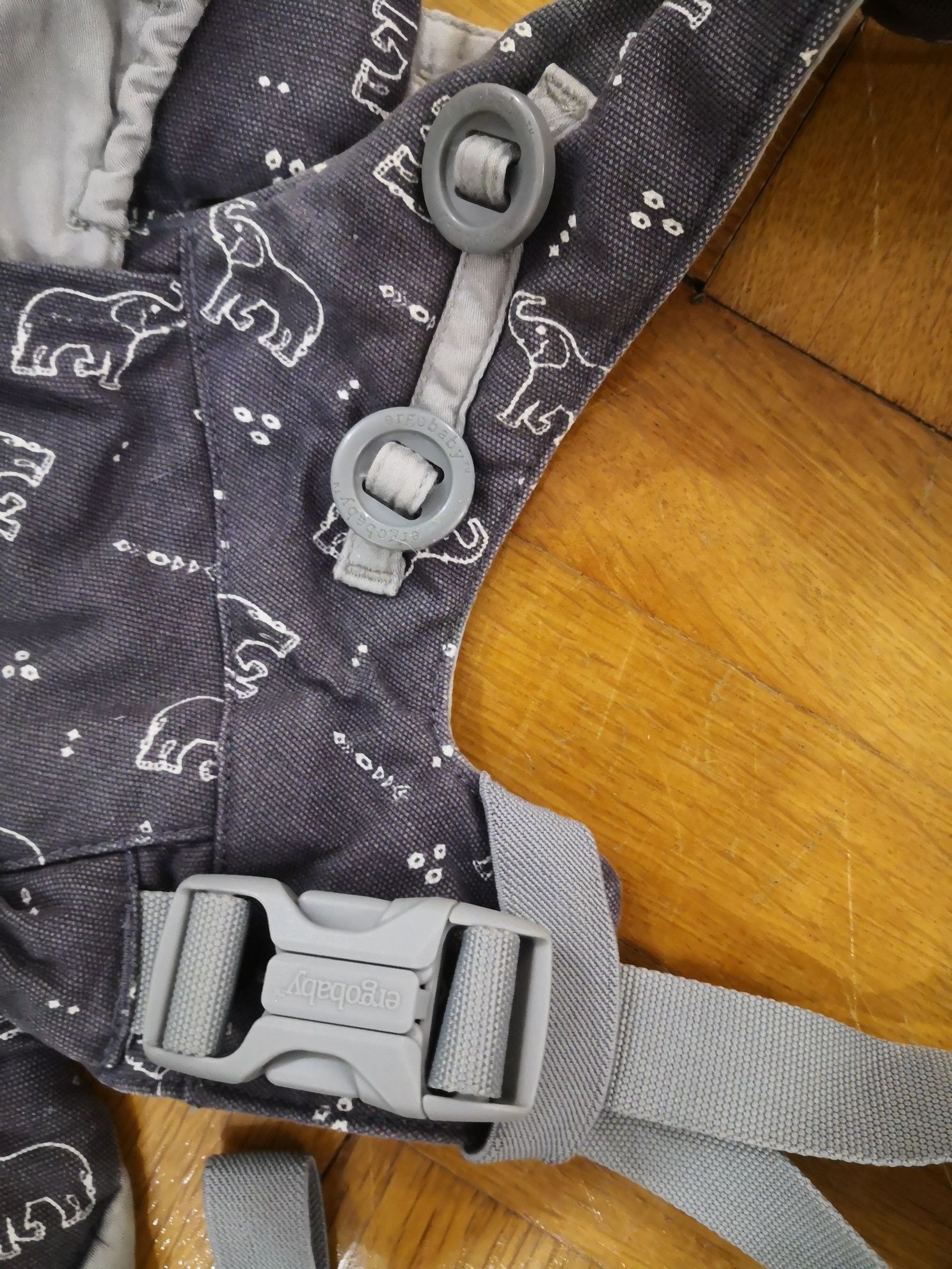 Ergobaby omni 360 gri cu elefanți