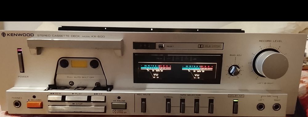 Vând casetofon defect, model: deck Kenwood KX-600.