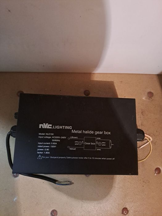 Пусково запалително устройство за метал-халогенни лампи .