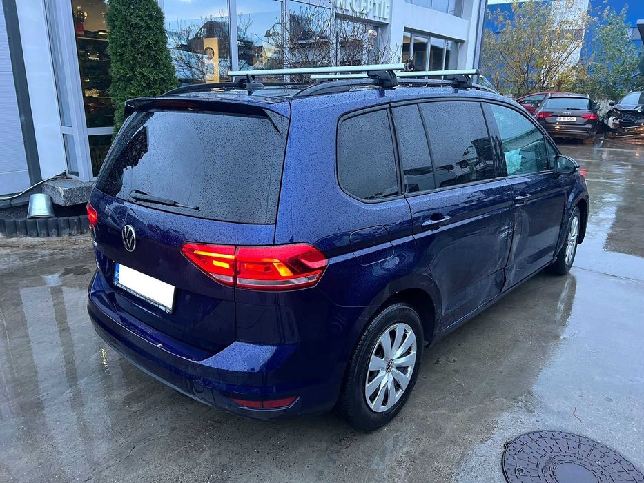 Vw Touran 2020 DSG 1.5 tsi benzina Avariat 45.000 km 7 locuri!!!