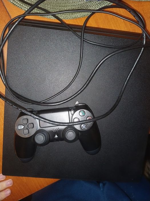 Продавам PlayStation 4 pro 1 TB