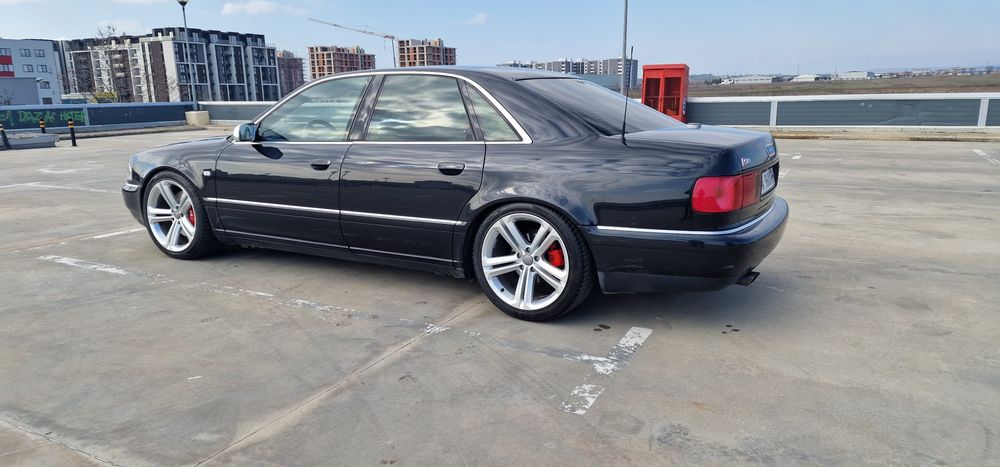 Audi s8 d2  2002