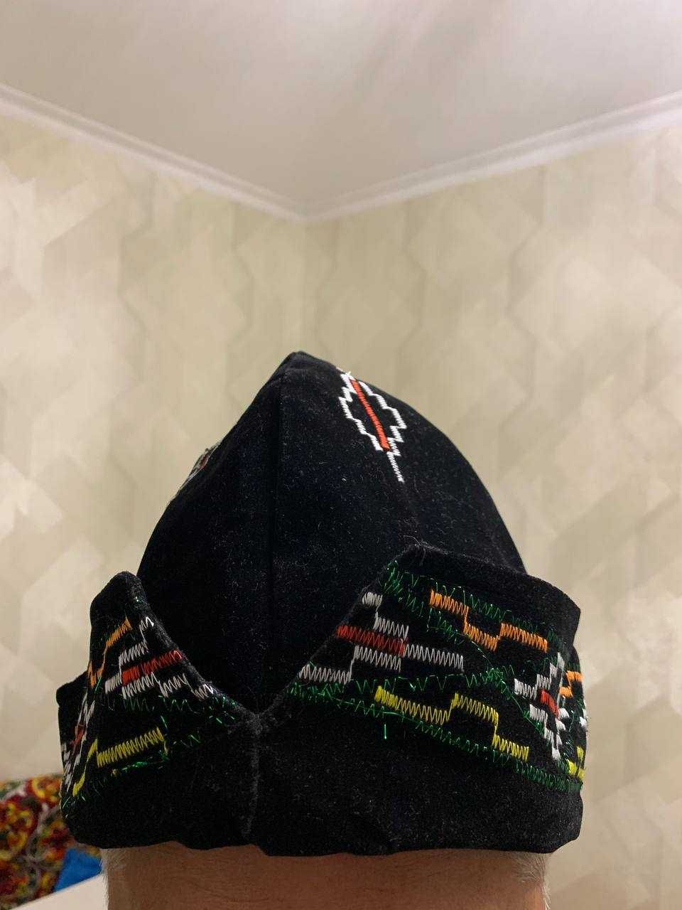 Каракалпакский мужской чапан, пояс и шапка