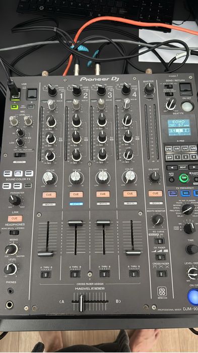 Set complet Pioneer CDJ-2000NXS2 + DJM-900NXS2 cu case și cabluri